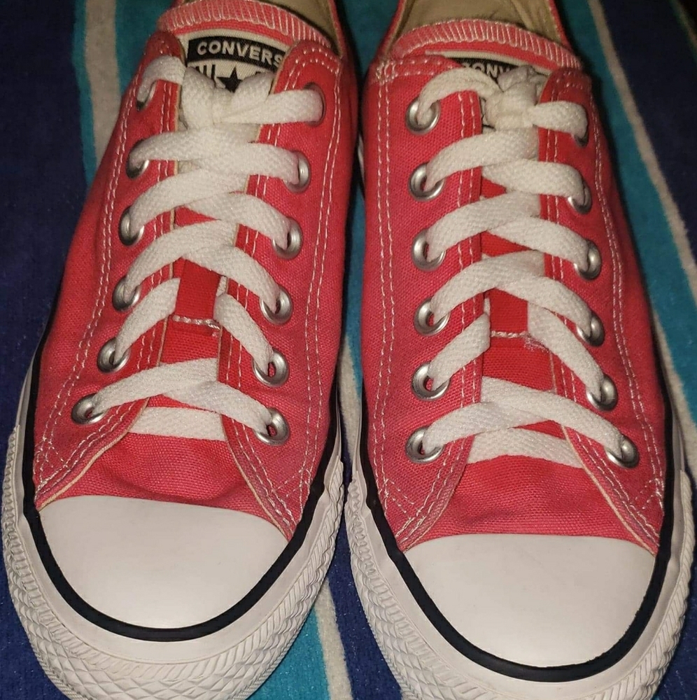Pink low top converse